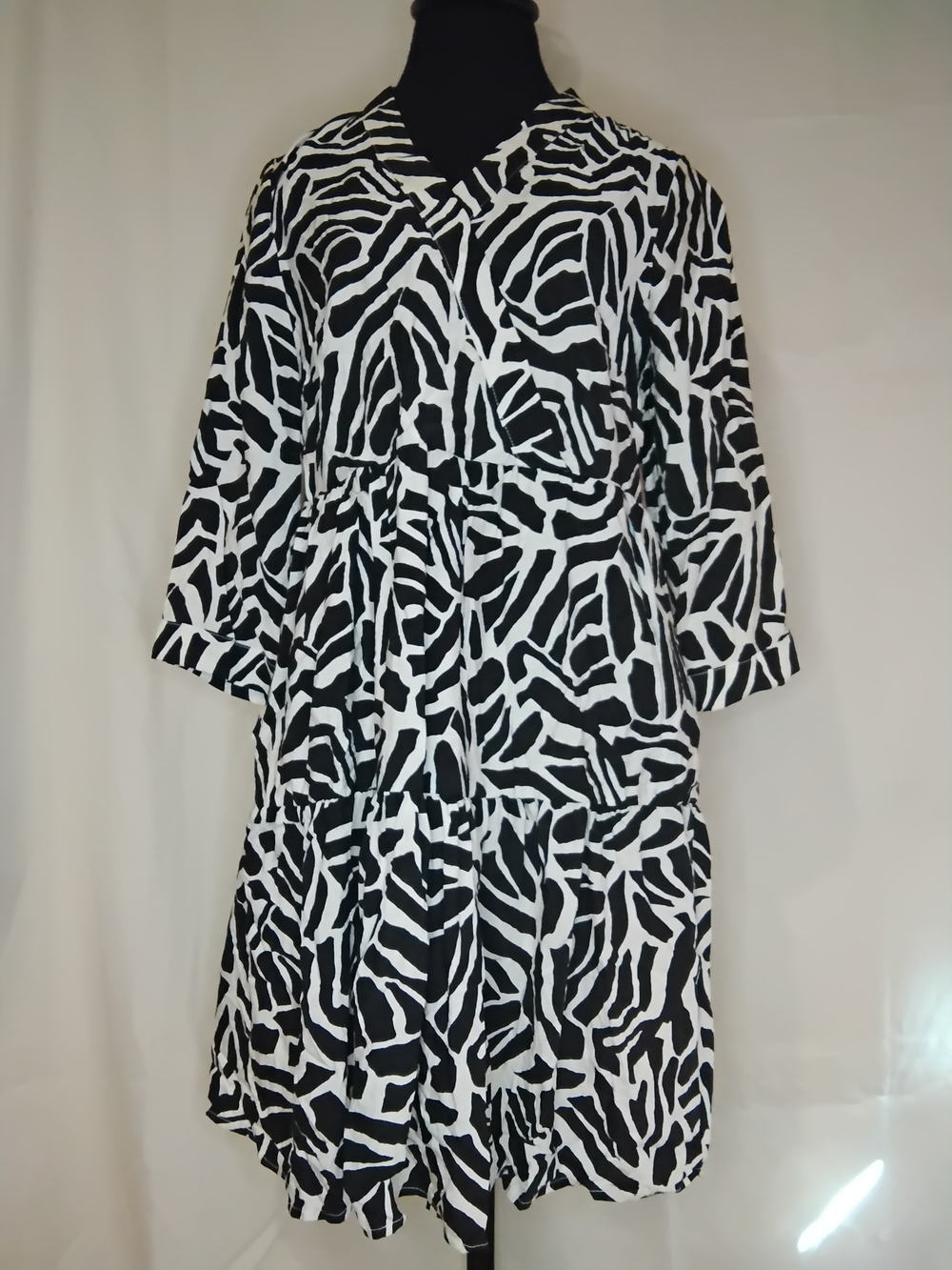 Rachel Zoe Black & White Abstract Tiered Midi Dress